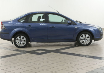 Подержанный автомобиль Ford Focus Sedan 2006 года (5 фото)
