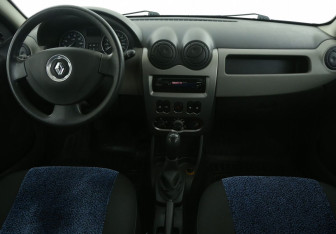 Подержанный автомобиль Renault Sandero 2011 года (12 фото)