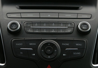 Подержанный автомобиль Ford Focus Hatchback 2015 года (15 фото)