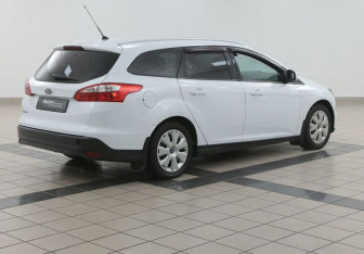 Подержанный автомобиль Ford Focus Wagon 2012 года (6 фото)