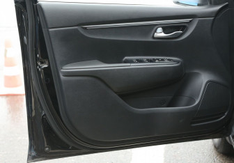 Подержанный автомобиль Kia Rio Sedan 2017 года (17 фото)