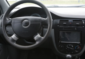 Подержанный автомобиль Chevrolet Lacetti Sedan 2007 года (14 фото)