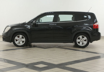 Подержанный автомобиль Chevrolet Orlando 2011 года (7 фото)