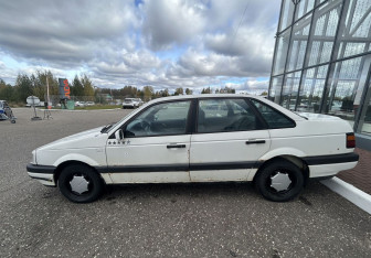 Подержанный автомобиль Volkswagen Passat Sedan 1989 года (4 фото)