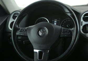 Подержанный автомобиль Volkswagen Tiguan 2013 года (16 фото)