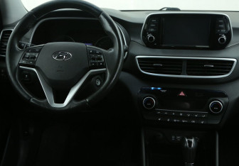 Подержанный автомобиль Hyundai Tucson 2019 года (14 фото)