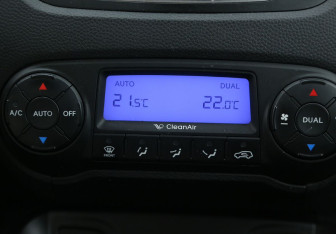 Подержанный автомобиль Hyundai ix35 2012 года (18 фото)