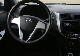 Подержанный автомобиль Hyundai Solaris Sedan 2012 года (14 фото)