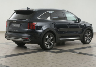 Подержанный автомобиль Kia Sorento 2022 года (4 фото)