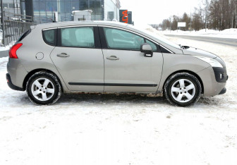 Подержанный автомобиль Peugeot 3008 2011 года (7 фото)