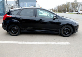 Подержанный автомобиль Ford Focus Hatchback 2011 года (7 фото)