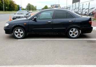 Подержанный автомобиль Nissan Almera Sedan 2002 года (8 фото)
