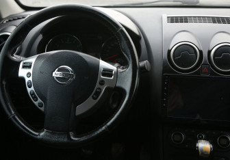 Подержанный автомобиль Nissan Qashqai+2 2011 года (14 фото)