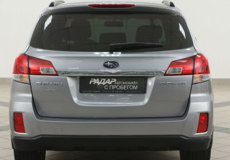 Подержанный автомобиль Subaru Outback Wagon 2010 года (3 фото)