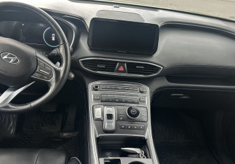 Подержанный автомобиль Hyundai Santa Fe 2021 года (9 фото)