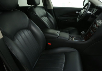 Подержанный автомобиль Infiniti QX50 2015 года (10 фото)