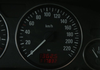 Подержанный автомобиль Opel Astra Sedan 2002 года (17 фото)