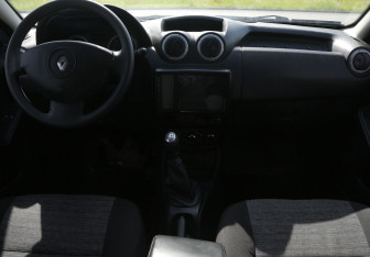Подержанный автомобиль Renault Duster 2013 года (12 фото)