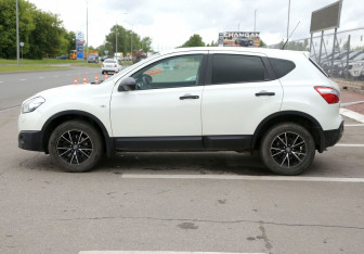 Подержанный автомобиль Nissan Qashqai 2013 года (8 фото)