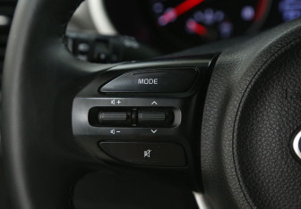 Подержанный автомобиль Kia Rio Hatchback 2021 года (26 фото)