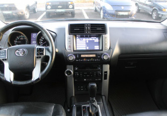 Подержанный автомобиль Toyota Land Cruiser Prado 2011 года (13 фото)