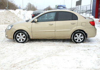 Подержанный автомобиль Kia Rio Sedan 2010 года (8 фото)