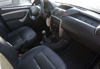 Подержанный автомобиль Renault Duster 2015 года (9 фото)