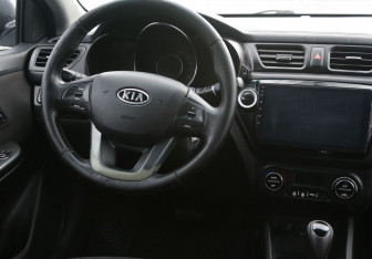 Подержанный автомобиль Kia Rio Sedan 2012 года (14 фото)