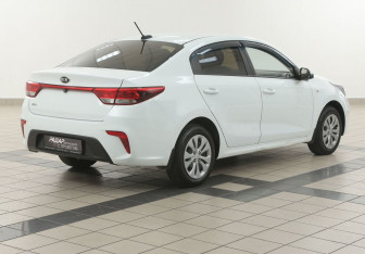 Подержанный автомобиль Kia Rio Sedan 2018 года (4 фото)