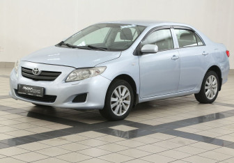 Подержанный автомобиль Toyota Corolla Sedan 2007 года (8 фото)