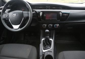 Подержанный автомобиль Toyota Corolla Sedan 2013 года (12 фото)
