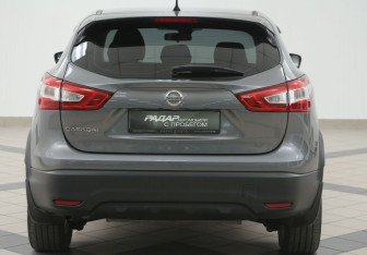 Подержанный автомобиль Nissan Qashqai 2015 года (3 фото)