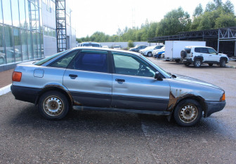 Подержанный автомобиль Audi 80 Sedan 1990 года (8 фото)