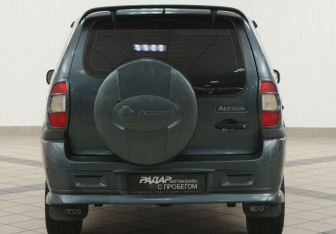 Подержанный автомобиль Chevrolet Niva 2008 года (3 фото)