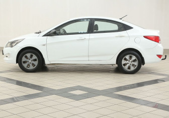 Подержанный автомобиль Hyundai Solaris Sedan 2014 года (7 фото)