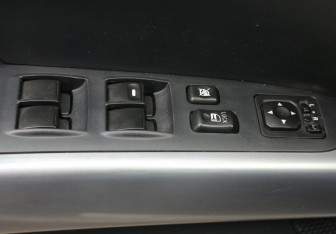 Подержанный автомобиль Mitsubishi Outlander 2008 года (17 фото)