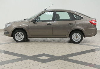 Подержанный автомобиль LADA (ВАЗ) Granta Liftback 2020 года (7 фото)