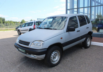Подержанный автомобиль Chevrolet Niva 2004 года (3 фото)