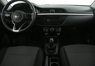 Подержанный автомобиль Kia Rio Sedan 2018 года (12 фото)