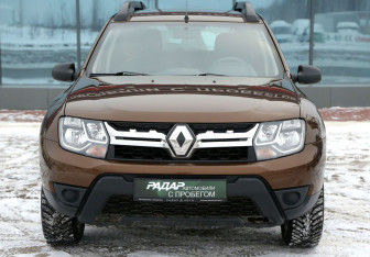 Подержанный автомобиль Renault Duster 2016 года (2 фото)