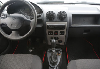 Подержанный автомобиль Renault Logan Sedan 2007 года (12 фото)