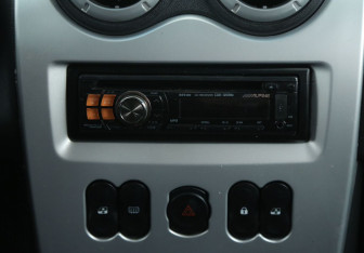 Подержанный автомобиль Renault Logan Sedan 2012 года (13 фото)