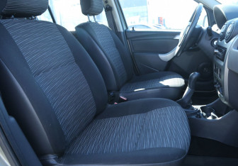 Подержанный автомобиль Renault Sandero 2012 года (10 фото)