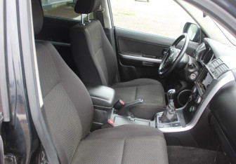 Подержанный автомобиль Suzuki Grand Vitara 2010 года (11 фото)
