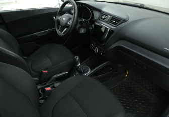 Подержанный автомобиль Kia Rio Sedan 2013 года (9 фото)