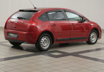 Подержанный автомобиль Citroen C4 Hatchback 2010 года (4 фото)