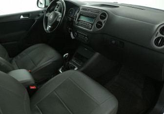Подержанный автомобиль Volkswagen Tiguan 2015 года (9 фото)