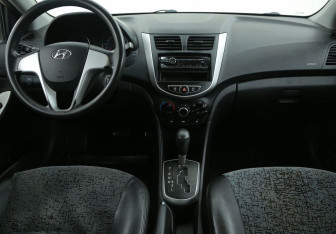 Подержанный автомобиль Hyundai Solaris Sedan 2011 года (12 фото)