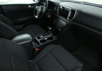 Подержанный автомобиль Kia Sportage 2017 года (9 фото)