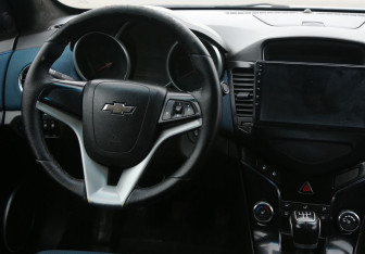 Подержанный автомобиль Chevrolet Cruze Sedan 2012 года (14 фото)